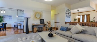 Spacious 5BR Retreat w/Beautiful Views,3 King 2 Full 1 Queen bed, AC in Johnston