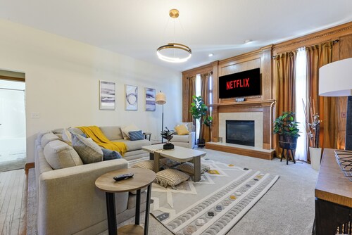 Spacious 5BR Retreat w/Beautiful Views,3 King 2 Full 1 Queen bed, AC in Johnston