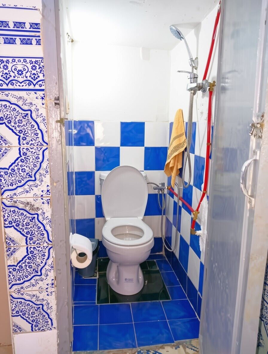 Bidet, serviettes fournies, savon, papier toilette