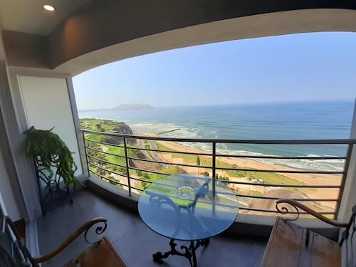 Ocean Breeze & City Vibes | Alojamiento de lujo en Lima