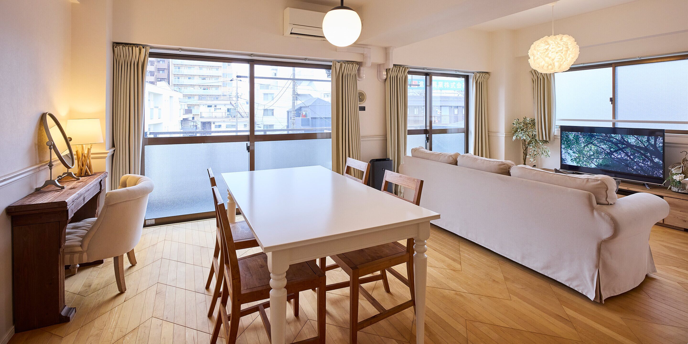 2 Double Beds + 2 Futon/70sqm/304, Non Smoking | Living area