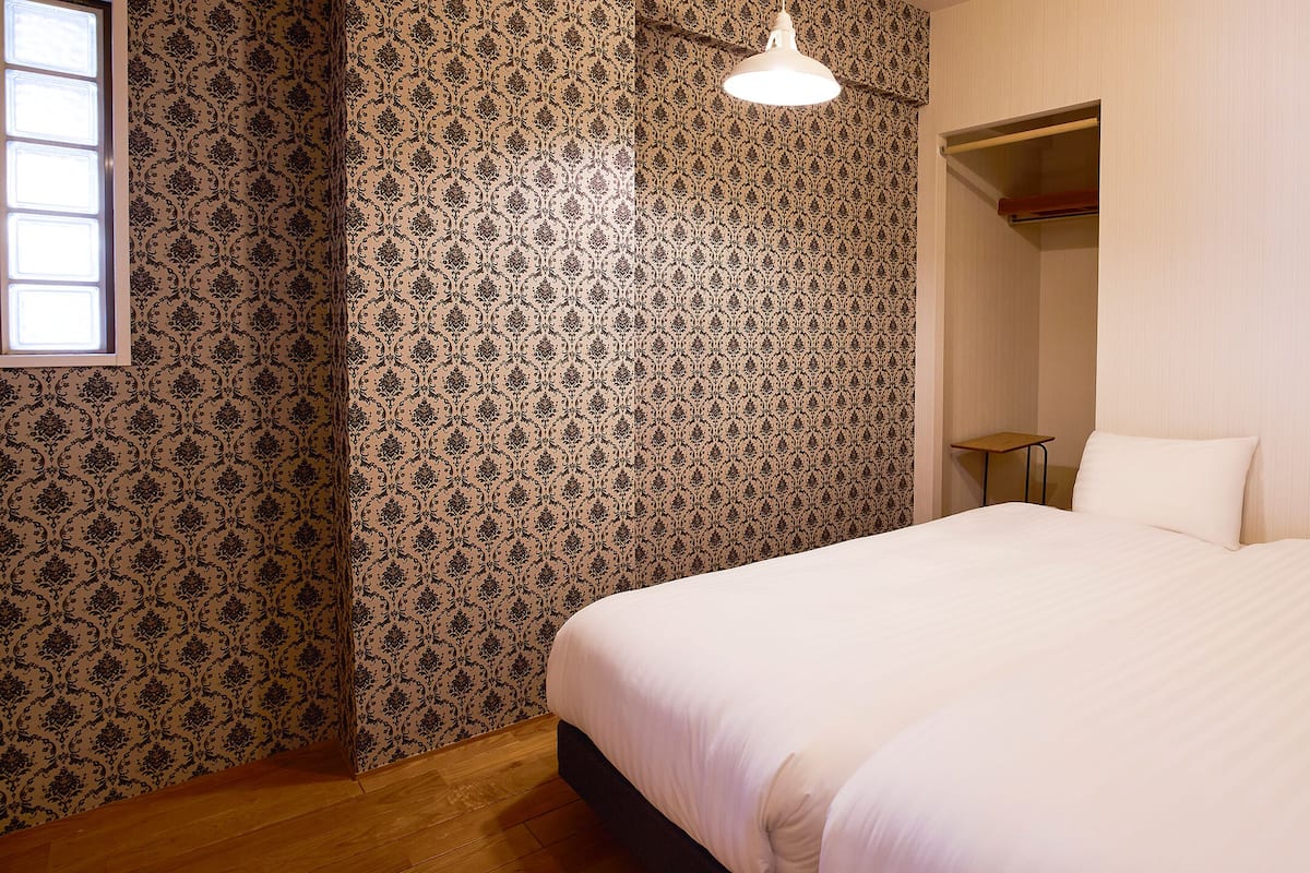 1 Double Bed + 2 Single Beds +2 Futon/70sqm/102, Non Smoking