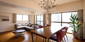 4 Single Beds + 2 Futon/70sqm/601, Non Smoking | Dining