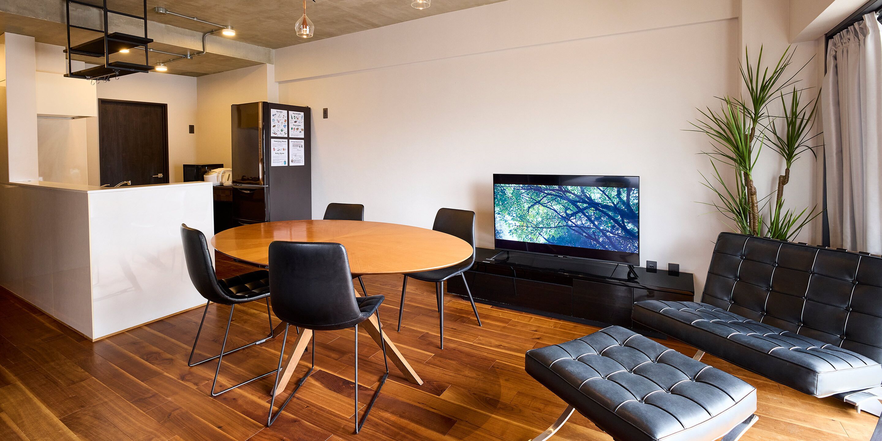 3 Double Beds/70sqm/402, Non Smoking