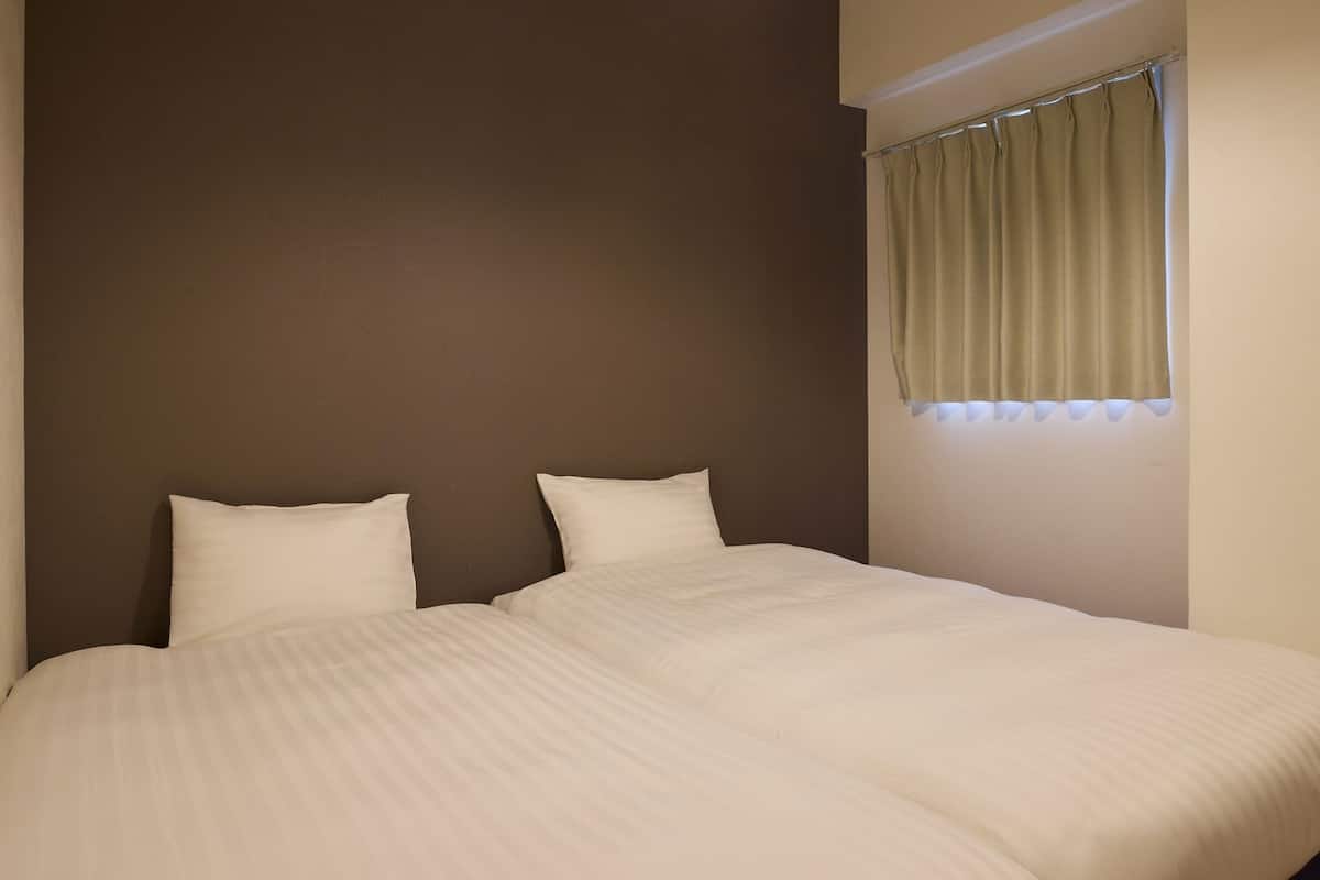 1 Double Bed + 2 Single Beds +2 Futon/70sqm/201, Non Smoking