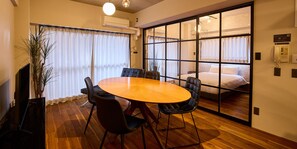 客房, 非吸煙房, 露台 (70sqm, 402) | 獨特設計、獨特裝修、書桌、手提電腦工作空間