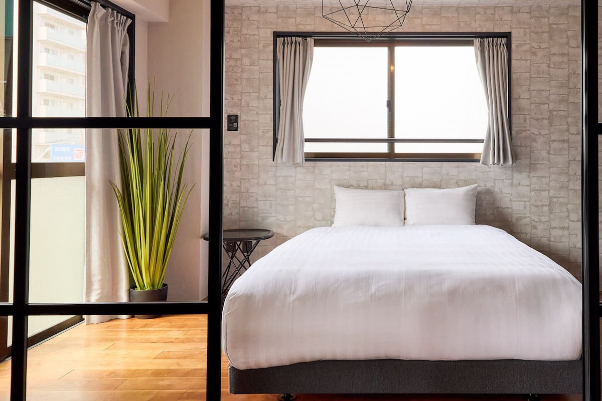 3 Double Beds/70sqm/402, Non Smoking