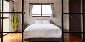 3 Double Beds/70sqm/402, Non Smoking
