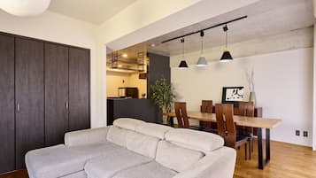 Huone, tupakointi kielletty, parveke (70sqm, 204) | Oleskelualue | Taulutelevisio