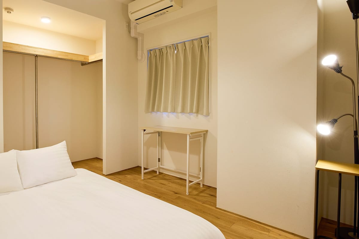 1 Double Bed + 2 Single Beds +2 Futon/70sqm/101, Non Smoking