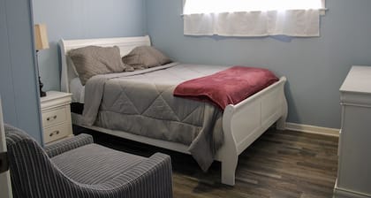 9-bedroom bed & breakfast in peaceful Overton, Texas.