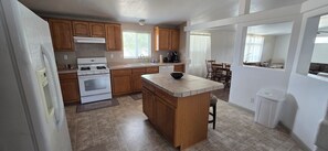Private kitchen - Spacious 4BR Home Near WSMR with King Suites (Las Cruces)