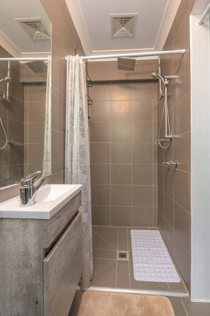 Shower, hair dryer, towels, shampoo