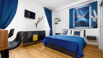 Design Double Room | Desk, laptop workspace, free WiFi