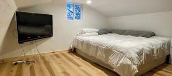 Lofty Leisure Cabin- in a serene location perfect for a relaxing getaway