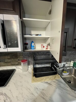 Private kitchen - Studio, Mid town, walk to 5# Line, Easy to Yonge and Eglinton, Toronto downtown (Toronto)