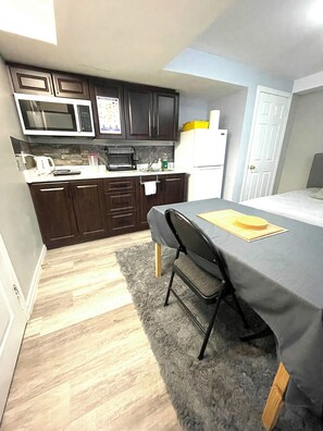 Private kitchen - Studio, Mid town, walk to 5# Line, Easy to Yonge and Eglinton, Toronto downtown (Toronto)
