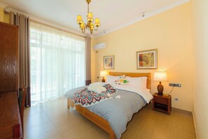 Villa, Balkon, Blick auf den Innenhof