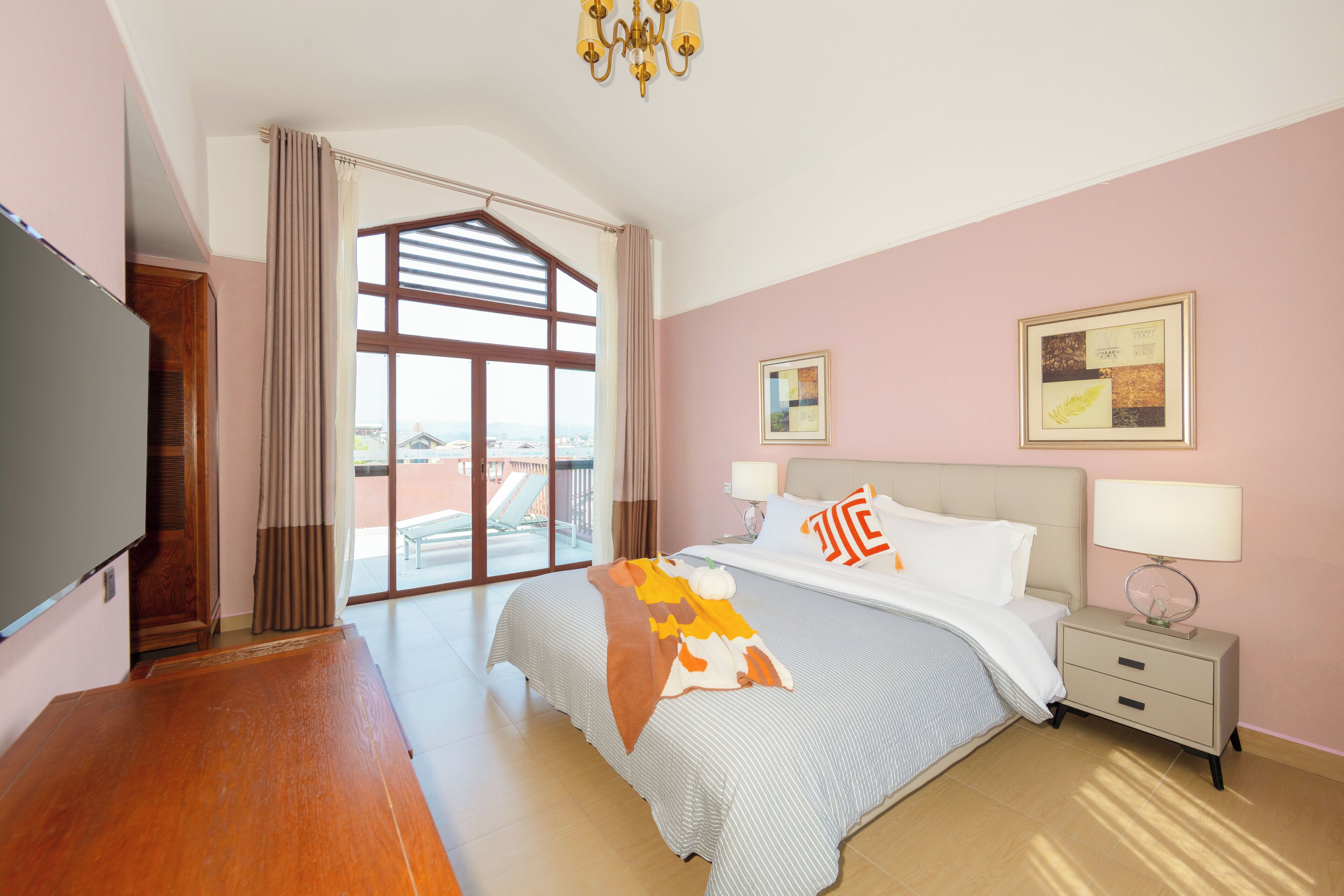 Villa, balcón, vistas al patio