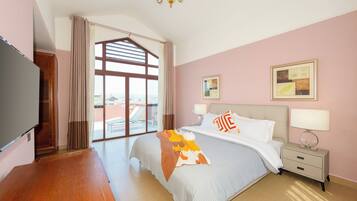 Villa, Balkon, Blick auf den Innenhof