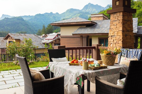 Deluxe Villa, Balcony, Courtyard View | Outdoor dining - Pandora Valley Villas (Zhangjiajie)