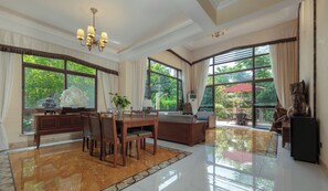Deluxe Villa, Balcony, Courtyard View | Interior - Pandora Valley Villas (Zhangjiajie)