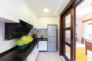 Vila, sacada, vista para o pátio | Parte interna