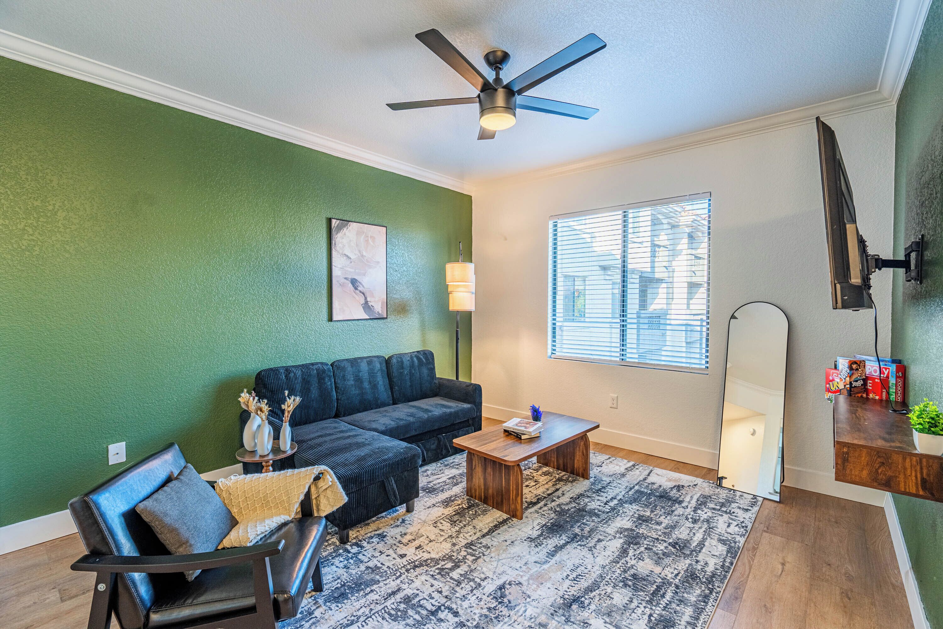 Luxury Apartment, 2 Bedrooms, Non Smoking, Microwave | Living area