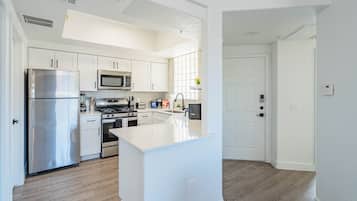 Economy Apartment, 2 Bedrooms, Non Smoking, Kitchen | Private kitchen