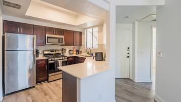 Condo Confort, 2 chambres, non-fumeur, animaux de compagnie acceptés | Cuisine privée
