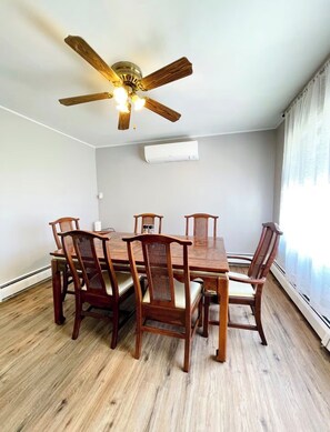 Dining - Vintage Grandma home near Sesame Place (Levittown)