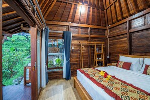 Quarto casal luxo, vista para o jardim