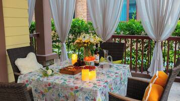Outdoor dining
