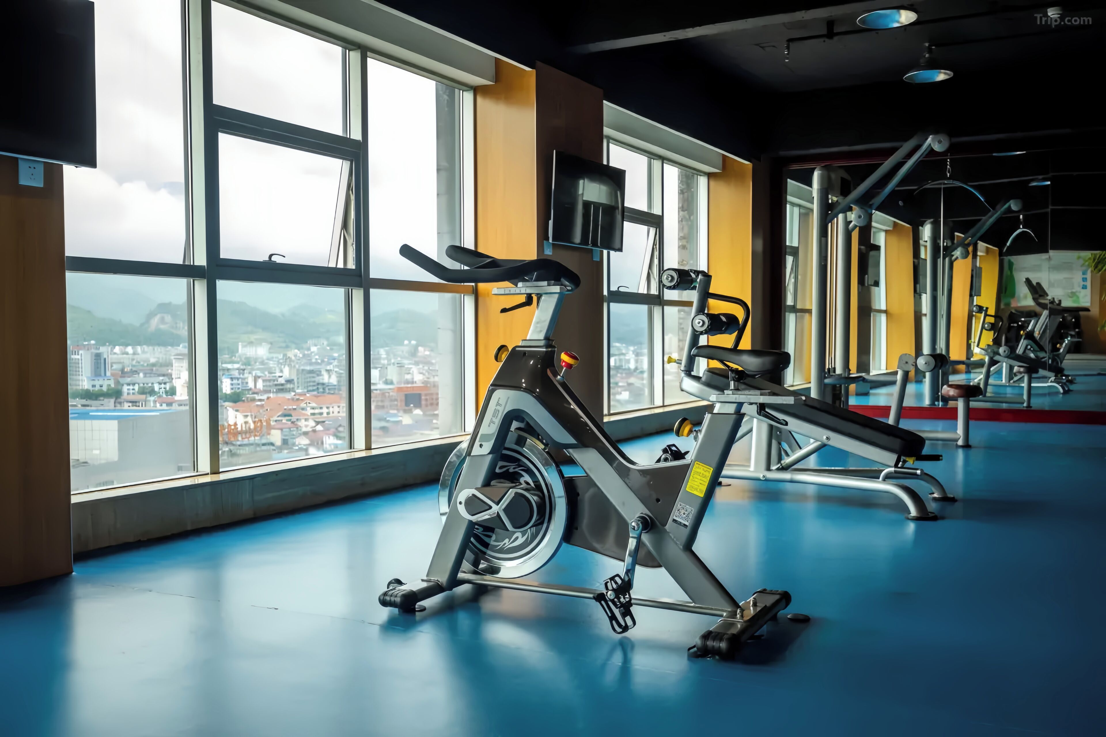 Trang thiết bị tập thể dục tại phòng