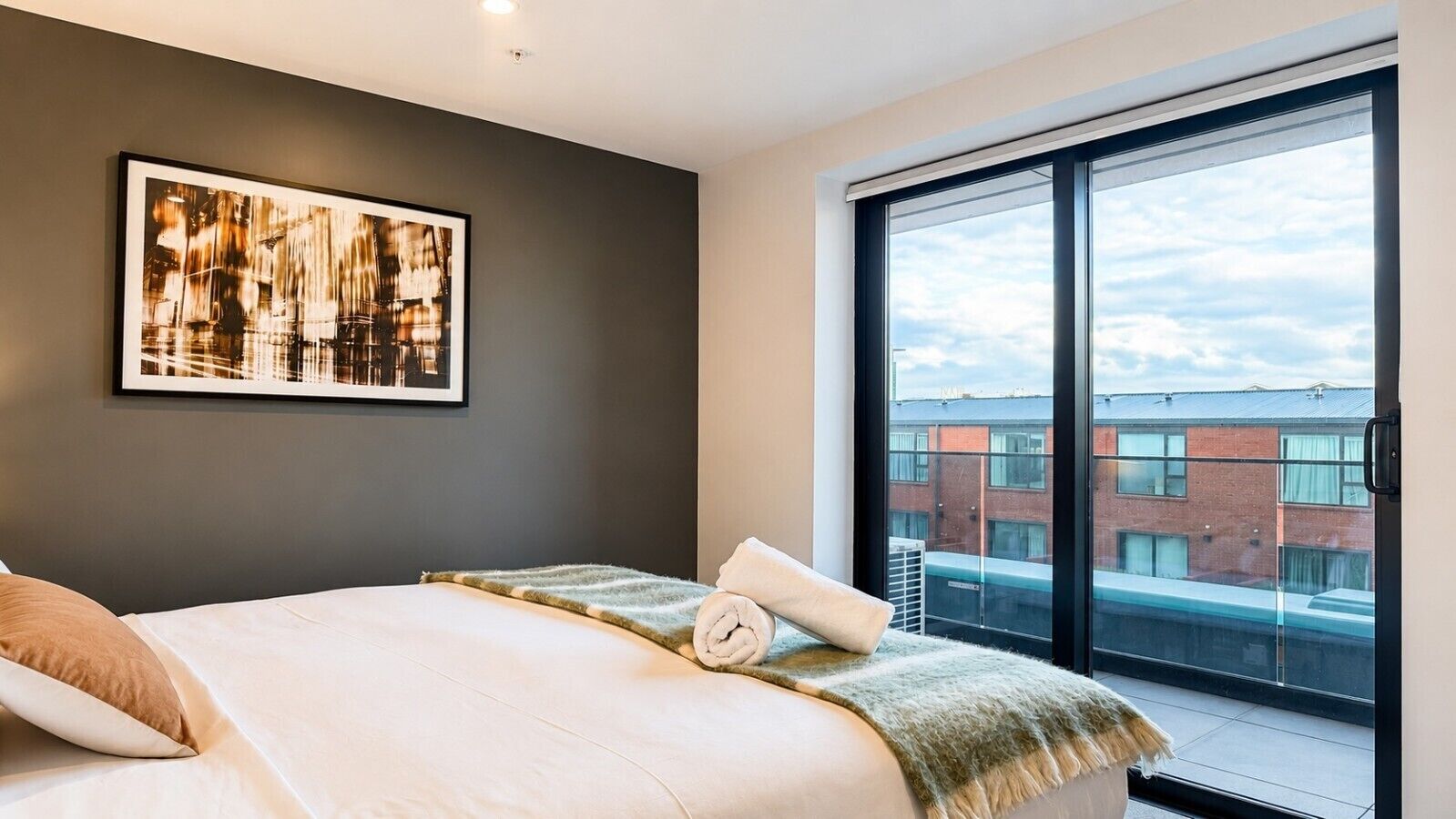 1 habitación, tabla de planchar con plancha, wifi y ropa de cama 