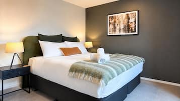 1 habitación, tabla de planchar con plancha, wifi y ropa de cama