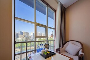 Deluxe Triple Room, Balcony, City View | Interior