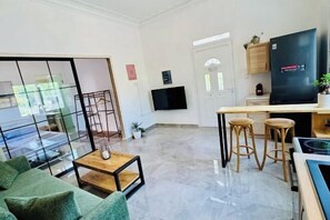 Living area - Salamina Urban Escape (Salamis Island)