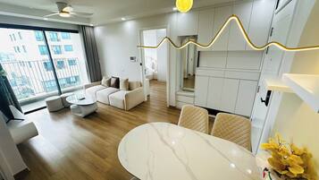 Apartamento luxo, 2 quartos | Parte interna