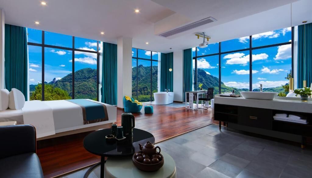 Familienzimmer, Hügelblick