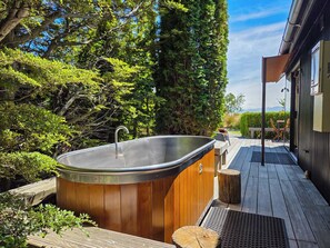 Terrace/patio - The Black Beech House - Starfall -Luxury Cedar Tub (Lake Tekapo)