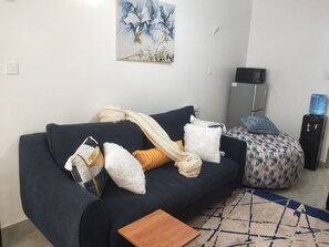 Living area - Fab 1-br in Roysambu. 15min from CBD, 30min from JKIA. Self check-in, lift, (Nairobi)