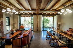 Dining - ZhangJiaJie Peak & Creek Resort (Zhangjiajie)