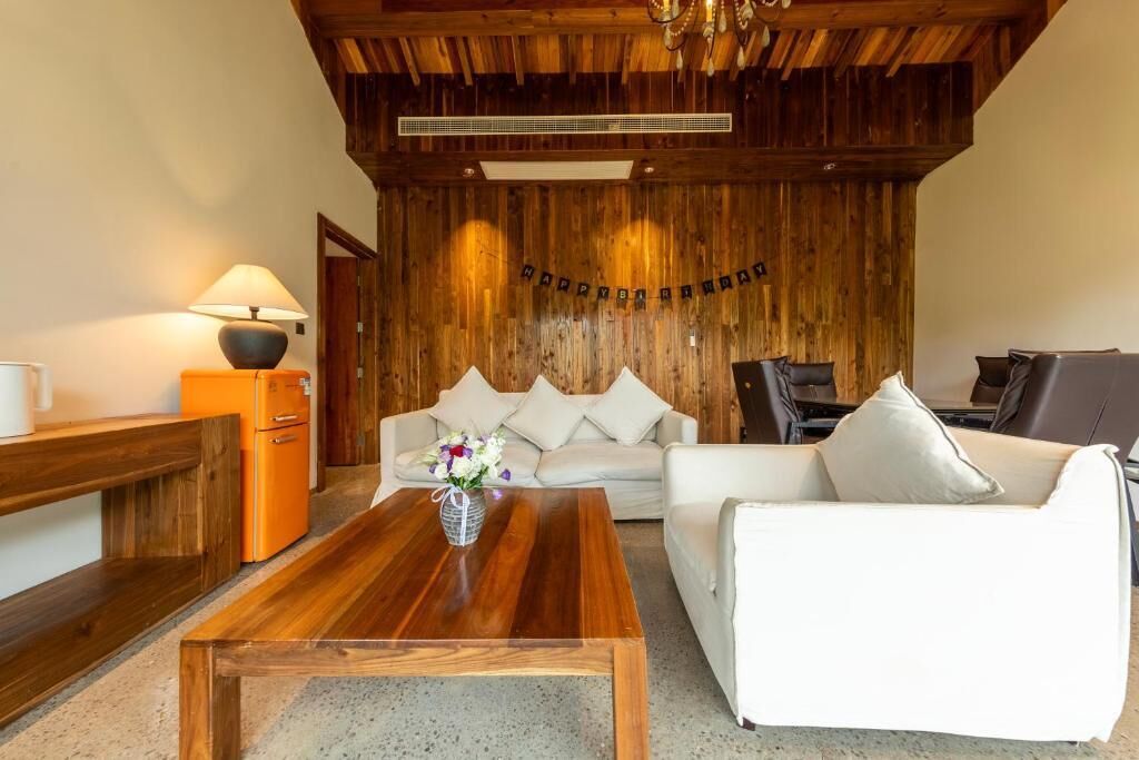 Suite, Patio, Courtyard View | Living area