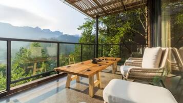 Vila, balkon, pemandangan halaman | Halaman properti