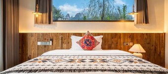 ZhangJiaJie Peak & Creek Resort