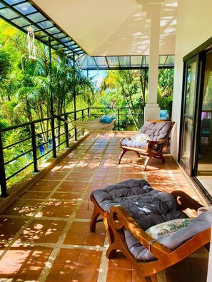 Terrace/patio - Tropical Eden pool villa walking distance to the beach (Koh Samui)