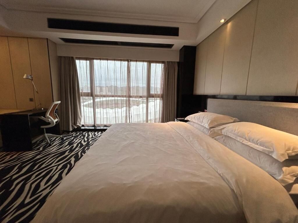 Executive Suite, City View