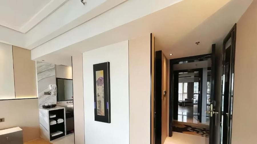 Zhangjiajie Merlot Crystal Hotel