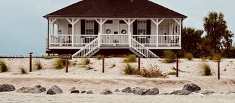Rare BOCA GRANDE 3BR/3BA WATERFRONT - Gulf Sunsets & Harbor Sunrises - Boat Slip